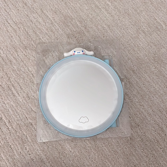 Cinnamoroll led vanity mirror Sanrio Miniso - Picture 3 of 4